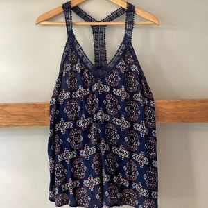 Lightweight sleeveless tank/cami